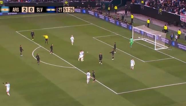 هدف الارجنتين الثالث في مرمي السلفادور