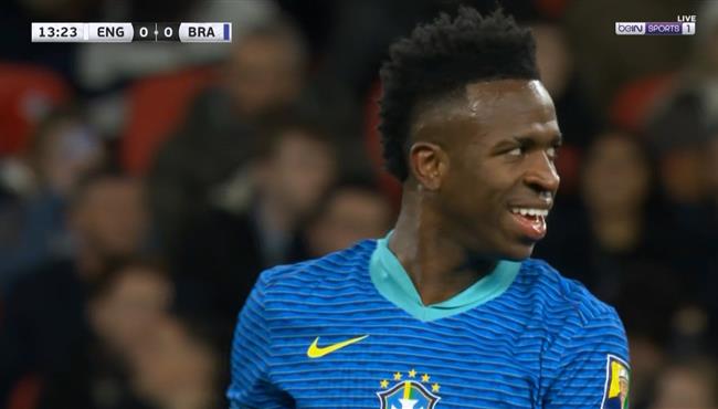 فينيسيوس جونيور يهدر انفراد امام انجلترا