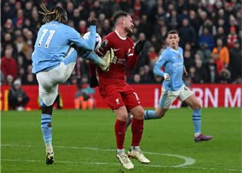 دوكو يعلق لأول مرة على تدخله العنيف ضد أليستر في مباراة ليفربول ومانشستر سيتي