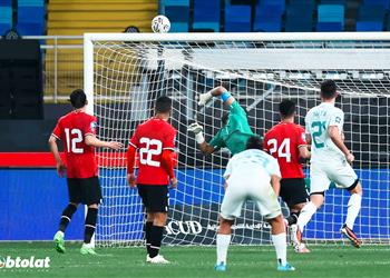 موقف لم أراه على مدار 10 سنوات عماد متعب ينتقد أداء دفاع منتخب مصر أمام كرواتيا