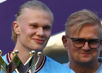 والد هالاند يظهر في برشلونة ويثير الشكوك بشأن مصير نجله