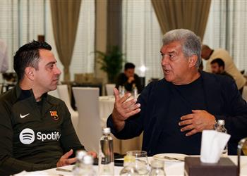 سبورت توضح تطورات جديدة بشأن مستقبل تشافي مع برشلونة