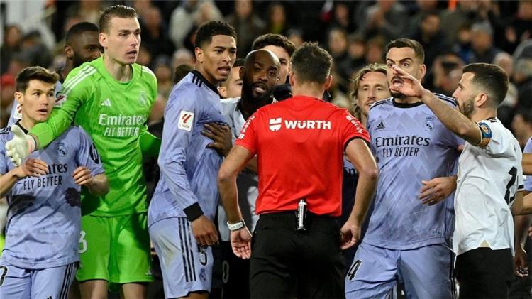 خيل مانزانو امام اعتراض لاعبي ريال مدريد
