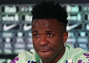 أسطورة باراجواي يهاجم فينيسيوس جونيور يبادر باستفزاز الخصوم وكرة القدم للرجال