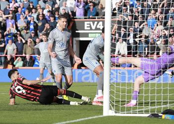 سولانكي يتحدى محمد صلاح وهالاند في سباق هدافي الدوري الإنجليزي