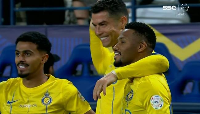 هدف كريستيانو رونالدو الثالث في مرمي الطائي ورد فعل نجليه