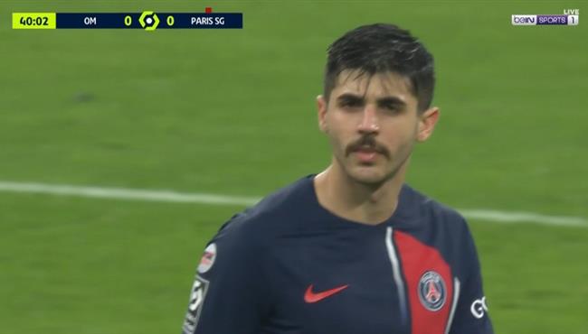 طرد لوكاس بيرالدو بعد تدخل علي أوباميانج في الدوري الفرنسي