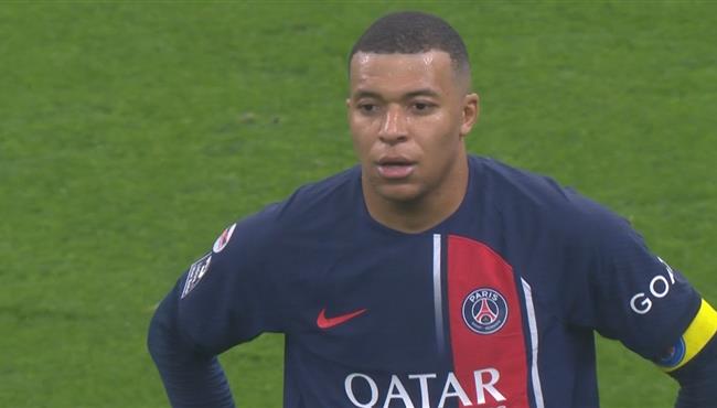 لحظة استبدال مبابي امام مارسيليا ومغادرته ملعب المباراة