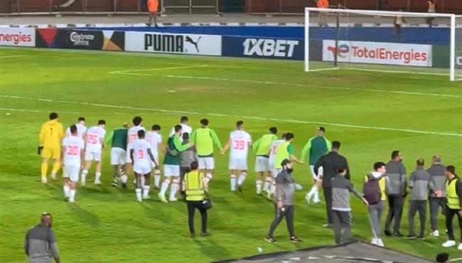 احتفال جنوني لزيزو مع جماهير الزمالك باحرازه الهدف الثاني في مرمى فيوتشر