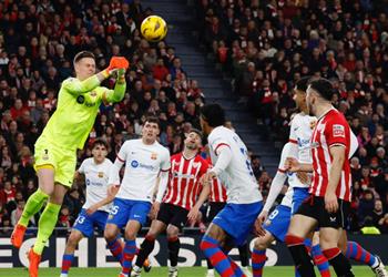 تير شتيجن عن إصابة دي يونج وبيدري آمل ألا يكون الأمر خطير ا