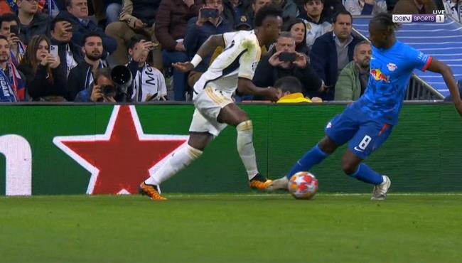 كوبري فينيسيوس جونيور للاعب لايبزيج في دوري ابطال اوروبا