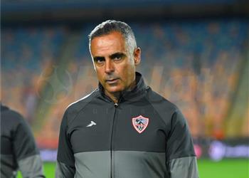 جوميز يلقي المحاضرة الأخيرة على لاعبي الزمالك قبل مواجهة الأهلي
