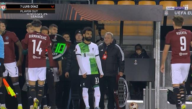 لحظة نزول محمد صلاح في مباراة ليفربول وسبارتا براج بالدوري الاوروبي