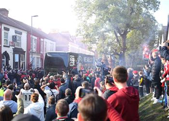 شرطة ميرسيسايد تتخذ إجراء لأول مرة قبل مباراة ليفربول ومانشستر سيتي