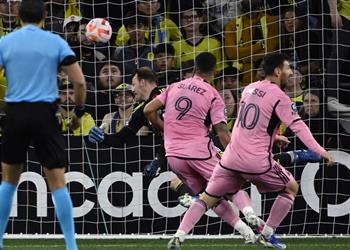 مدرب إنتر ميامي يثير الغموض حول حالتي ميسي وسواريز