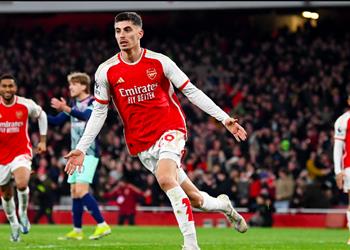 فيديو آرسنال يخطف فوز ا مثير ا من برينتفورد ويرتقي لصدارة الدوري الإنجليزي مؤقت ا