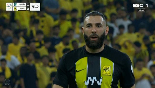 كريم بنزيما يهدر فرصة هدف امام الاهلي بالدوري السعودي