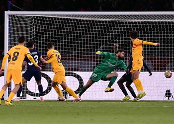 فيديو بعد دخوله بدقيقة كريستنسن يسجل هدف برشلونة الثالث أمام باريس سان جيرمان