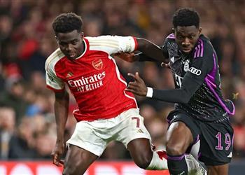 بايرن ميونخ ينتقد أداء ديفيز أمام آرسنال وسط أنظار ريال مدريد