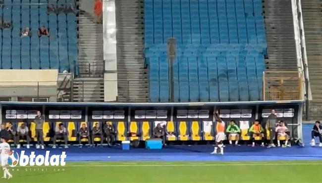 جماهير الزمالك تحيي ثلاثي الابيض بعد تبديلهم