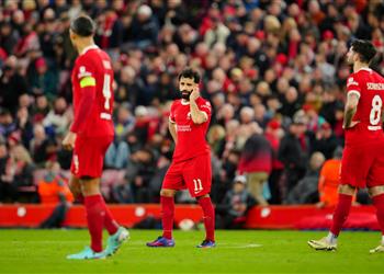 مارتن دي رون يسخر من نجم ليفربول بعد ثلاثية أتالانتا في الدوري الأوروبي