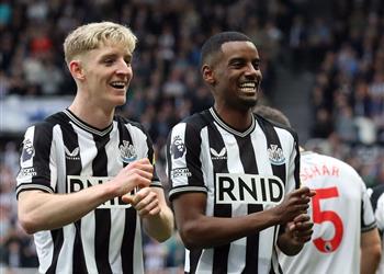 نيوكاسل يكتسح توتنهام برباعية نظيفة في الدوري الإنجليزي