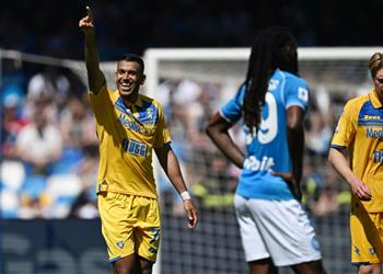 نابولي يتعثر على ملعبه بتعادل مخيب مع فروزينوني في الدوري الإيطالي