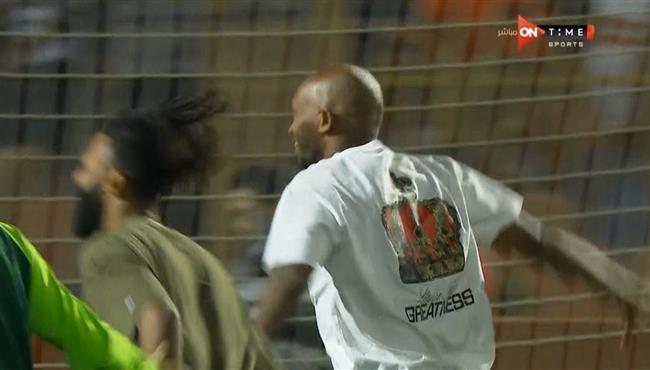 شيكابالا ينزل ارضية الملعب ويحتفل مع اللاعبين والجماهير بعد فوز الزمالك علي الاهلي