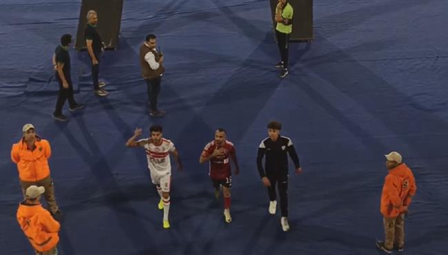 أفشة يعتذر لجماهير الأهلي بعد الخسارة من الزمالك ودونجا يقبل رأسه