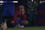 رونالد أراوخو يتعرض للطرد في مباراة برشلونة وباريس سان جيرمان