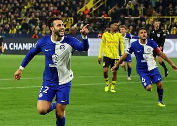 فيديو بالخطأ في مرماه هوملز يسجل هدف أتلتيكو مدريد الأول أمام بوروسيا دورتموند