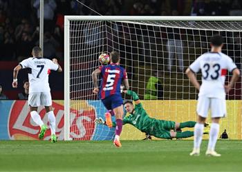 فيديو حسم التأهل مبابي يسجل هدف باريس سان جيرمان الرابع أمام برشلونة