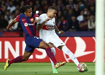عن طريق مبابي باريس سان جيرمان والدوري الفرنسي يسخران من برشلونة