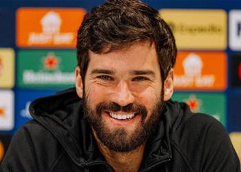 أليسون لا يمكن مقارنة العودة أمام برشلونة بمواجهة أتالانتا