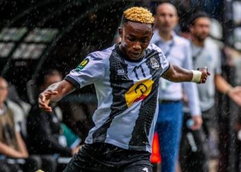 خاص مهاجم مازيمبي يتوعد دفاعات الأهلي ويؤكد هدفنا النهائي