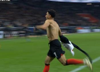 فيديو عمر مرموش يسجل هدف فرانكفورت الثالث أمام أوجسبورج