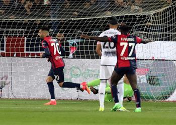 فيديو النيران الصديقة تمنح يوفنتوس تعادل ا قاتل ا مع كالياري في الدوري الإيطالي