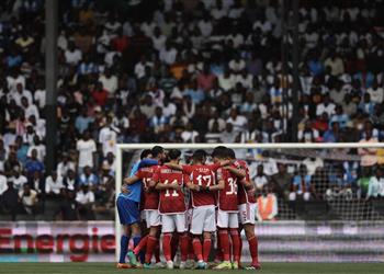 فيديو أكرم توفيق يغادر مباراة الأهلي ومازيمبي مصاب ا