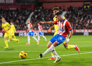 جيرونا يصعق قادش برباعية ويضغط على برشلونة في الدوري الإسباني