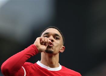 فيديو أرنولد يسجل هدف ليفربول الأول أمام فولهام بطريقة رائعة