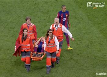 فيديو دي يونج يغادر مباراة ريال مدريد وبرشلونة مصاب ا