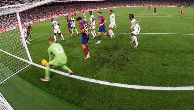 سنتيمترات تحرم برشلونة من هدف محقق امام ريال مدريد