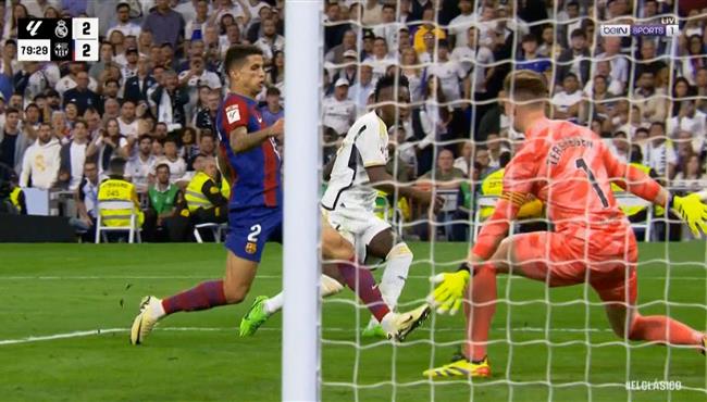 تصدي تير شتيجن الرائع لفرصة فينيسيوس في مباراة برشلونة وريال مدريد