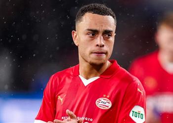 إيندهوفن يحدد موقفه النهائي من التعاقد مع ديست من برشلونة