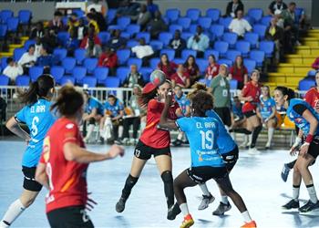 الأهلي يفوز على الأبيار الجزائري في ختام دور المجموعات لبطولة إفريقيا لكرة اليد سيدات