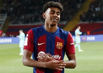 ماركا توضح موقف برشلونة من عرض باريس سان جيرمان لضم يامال