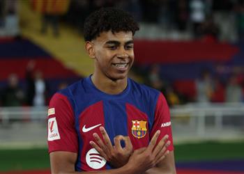 لامين يامال يختار فريقه الرباعي من أساطير برشلونة