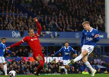 فيديو برانثويت يسجل هدف إيفرتون الأول أمام ليفربول