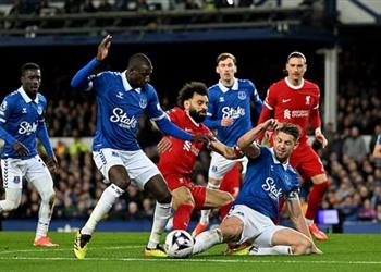 كاراجر يشكك في مستقبل محمد صلاح مع ليفربول بعد الهزيمة أمام إيفرتون