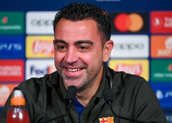 بعد قرار استمراره تشافي يطالب برشلونة بضم هدف آرسنال